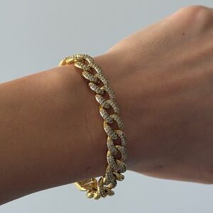 Elegant Gold Chain Bracelet